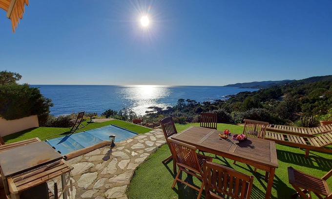 Sari-Solenzara House | Very bright, spacious air-conditioned house with terraces and 180° sea view SPA