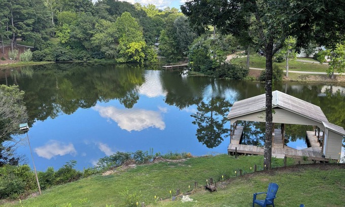 Clanton House | Very charming 4-bedroom 2 bath house on beautiful Lay Lake.