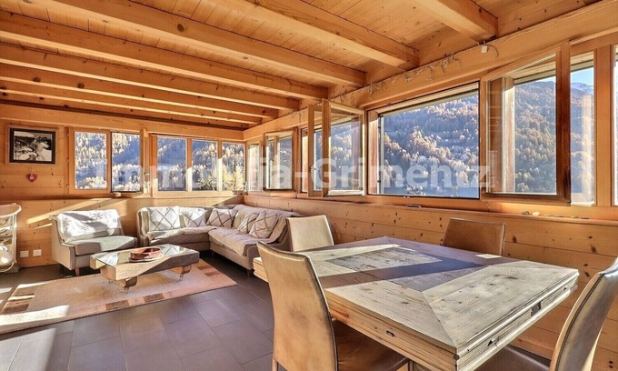 Saint-Jean Ski Chalet | Very comfortable chalet on 3 levels for 6 people in Saint-Jean, living room with wood-burner, kitche