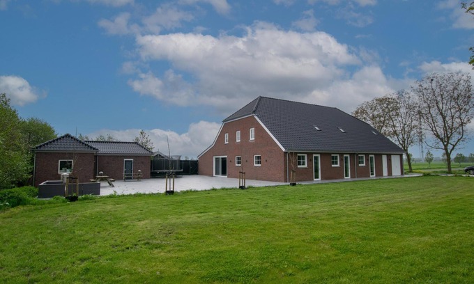 Lage Zwaluwe House | very luxurious group accommodation with en-suite rooms
