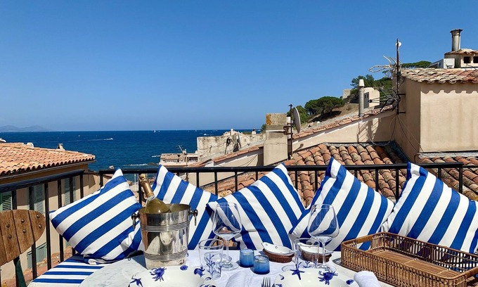 Old Town Apartment | VERY NICE APARTMENT OLD TOWN TROPEZIENNE TERRACE SEA VIEW