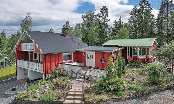 Flen Municipality House | Very nice cottage near the beach at Lake Orrhammaren in Flen between Katrineholm and Malmköping.
