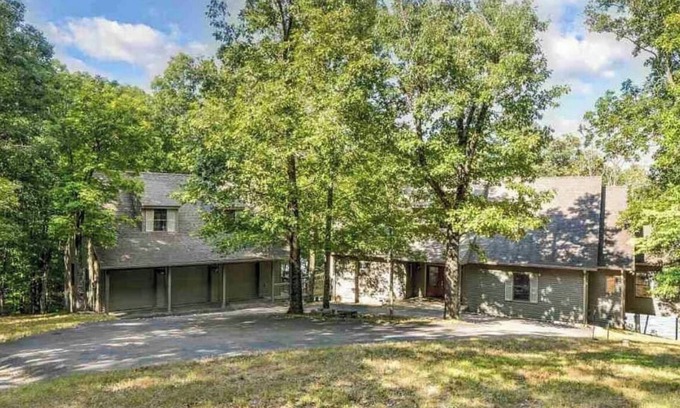 New Concord House | Very private 4 bd lake house with man-cave, guest house, hot tub, gym, grill