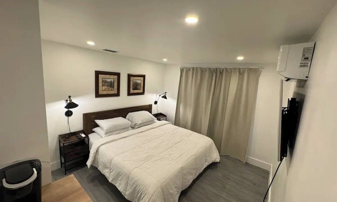 North Miami Beach House | Very private & comfortable suite