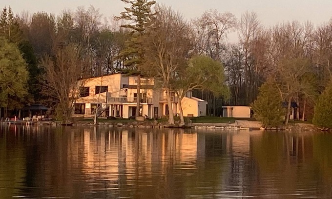 Selwyn House | Very private Lakehouse rental