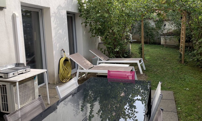 3rd Arrondissement Apartment | Very quiet apartment with south garden Lyon Monplaisir district