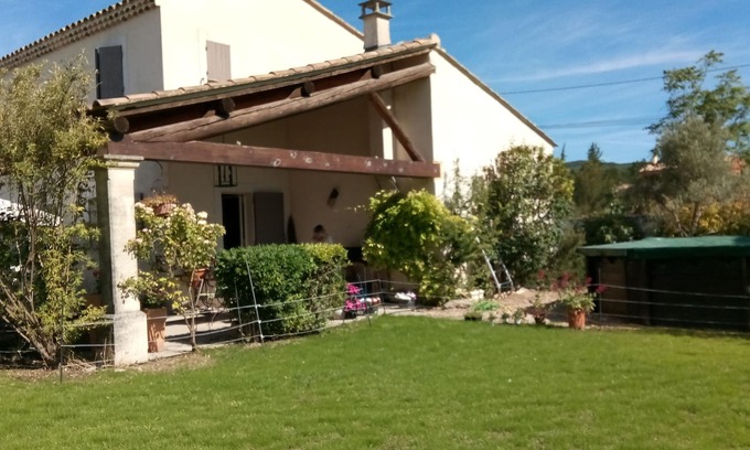 Cabrieres-d'Avignon House | Very quiet building with pool opposite the Luberon