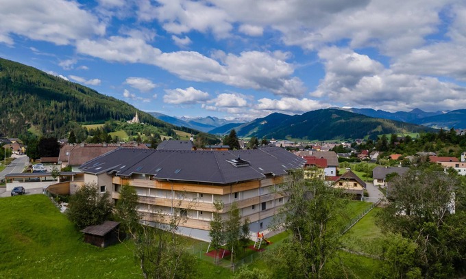 Tamsweg Apartment | Very spacious apartment with garden