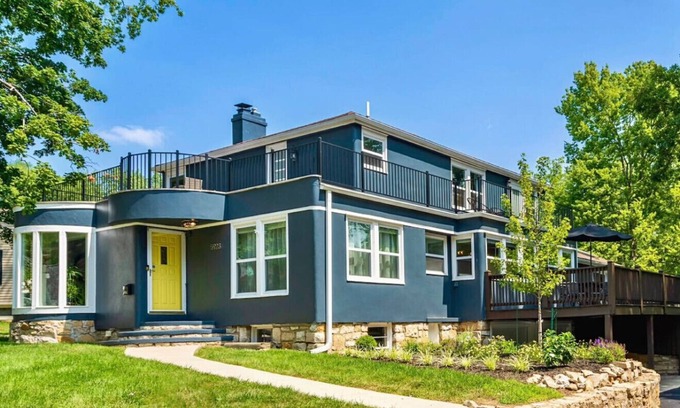Mission House | Very Spacious! Game Room, Swing Set, Deck, Yard, Outdoor Fun + Sleeps 16