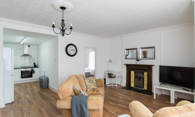 Penylan Apartment | Very Spacious Three Bedroom Apartment with Parking