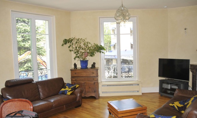 Le Vesinet Apartment | Vesinet center. Very nice modern apartment, bright and spacious, nice 90 m2.