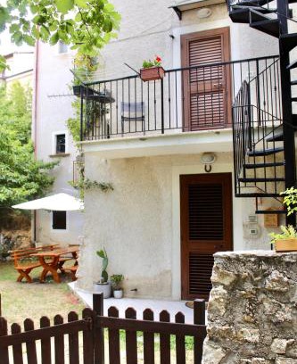 Castel del Monte Apartment | Via Roma 19