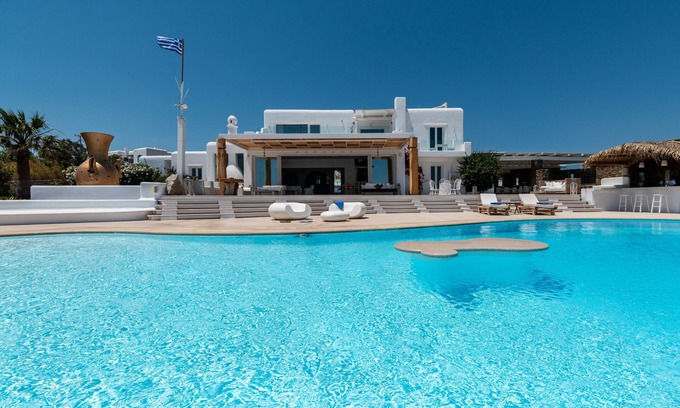 Kalafatis Villa | Vibhu Estate – 14 Suiten und Schlafzimmer