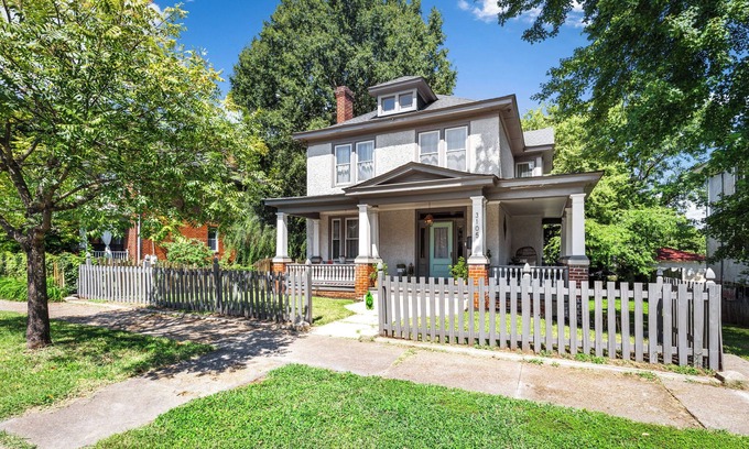 Woodland Heights Villa | Vibrant 2-bedroom villa in Forest Hill