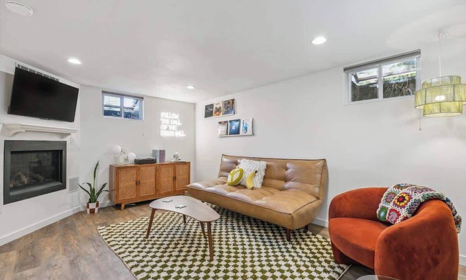 North College Park House | Vibrant 70s Bungalow Vacation Haven on Green Lake!