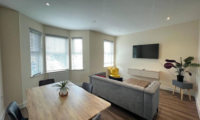 Croham Apartment | Vibrant and Cosy London Apartment