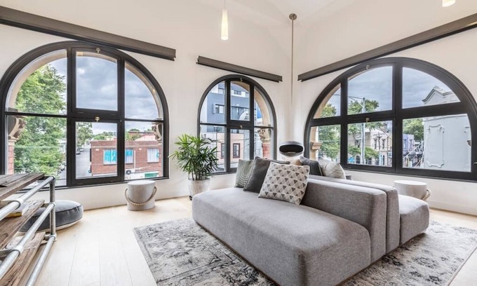 Cremorne Apartment | Vibrant apartment close to the MCG!!