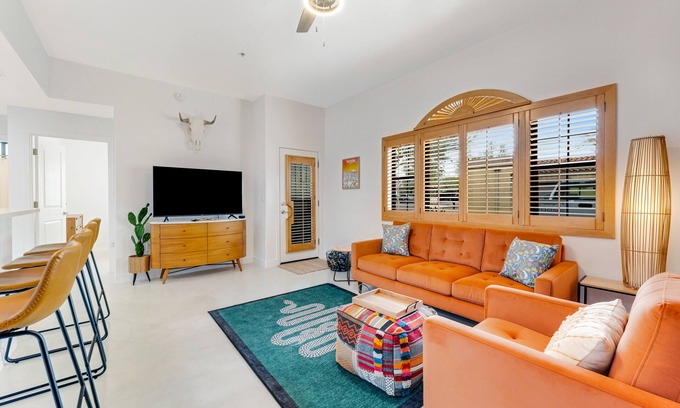 Tucson Condo | Vibrant, dog-friendly escape on bike path with washer/dryer, AC, pool, & hot tub