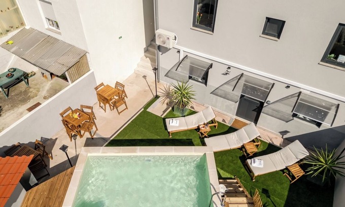 Sao Mamede de Infesta Apartment | Vibrant Urban Flat by HostWise