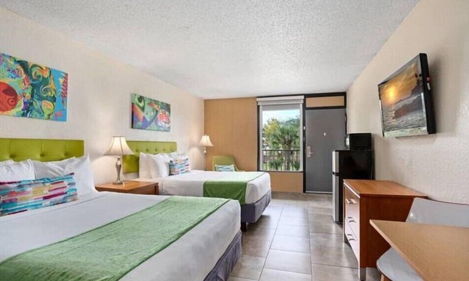 Historic Downtown Kissimmee House | Vibrant Room w 2 DBL Beds Near Local Attractions & Restaurants