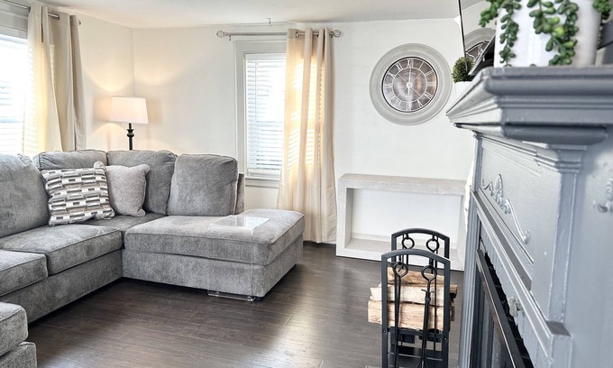 Brockton House | Vibrant Urban Home! 4 Bed - 2 Bath