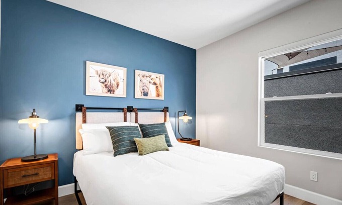 Vista Apartment | Vibrant Vista Stay, Short Stroll To Downtown
