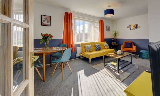 Aston-le-Walls Apartment | Vicarage Lane Apt | 2 bed | Sleeps 5 | Harbury near Leamington & M40 | Inspire Homes