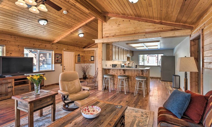 Victor Cabin | Victor Woodland Cabin Retreat w/Fire Pit