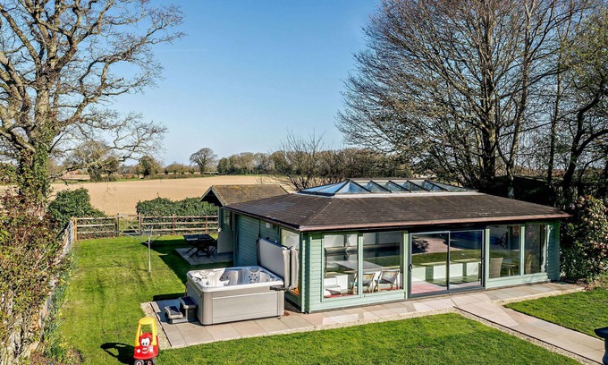 Fakenham House | Victoria Cottage - Wensum Retreats