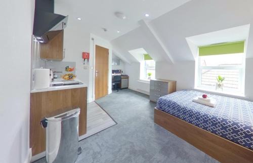 Coventry Apartment | Victoria House - Deluxe Studios in Coventry City Centre, free parking, by COVSTAYS
