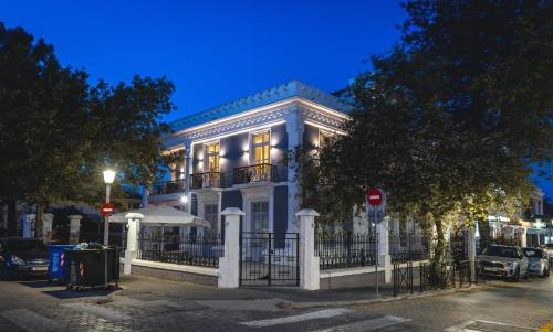 Rhodes Bed & Breakfast | Victoria Mansion A Luxurious Neoclassical Experience