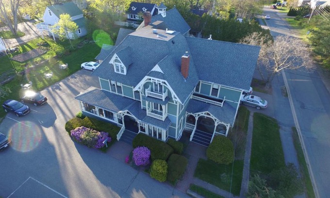 Wolfville Hotel | Victoria's Historic Inn