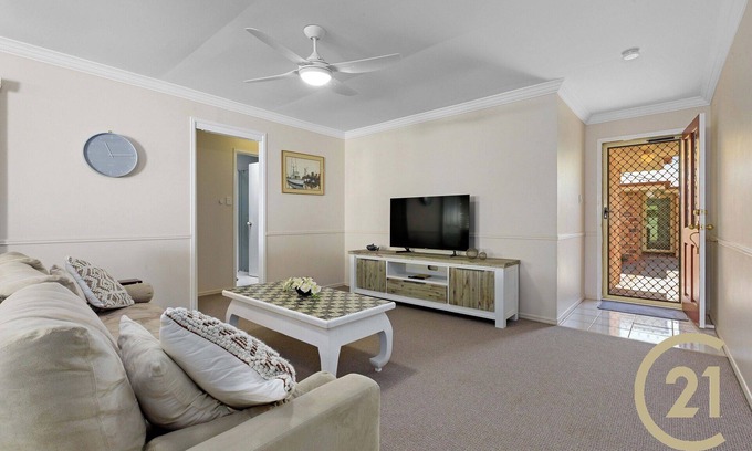Margate Apartment | "Victoria Villa" - Margate Q 4109