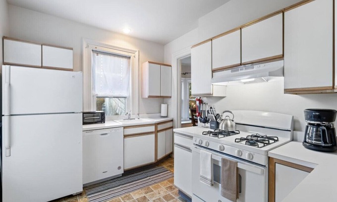 East Avenue Apartment | Victorian Apartment in Rochester