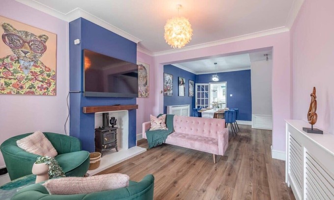 Windsor House | Victorian Cottage, Close 2 All The Sights, Parking