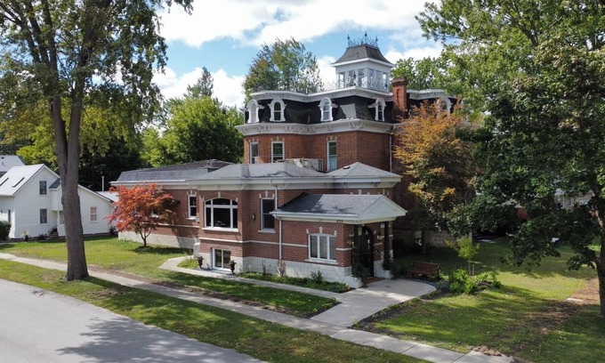 Dresden House | Victorian Country Mansion with Pool Speakeasy and Gym. Sleeps 14. Pet Friendly.