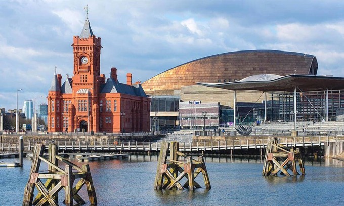 Riverside Apartment | Victorian ground floor apartment, 7 min walk to Cardiff city centre with parking