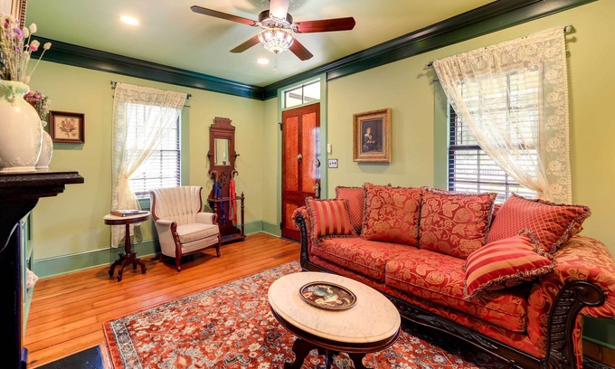 New Bern Apartment | Victorian Vacation Rental Apt in Downtown New Bern