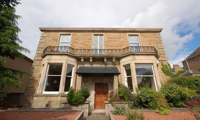 Merchiston Apartment | Victorian Villa - Lovely 2 Bedroom City Apartment with Parking
