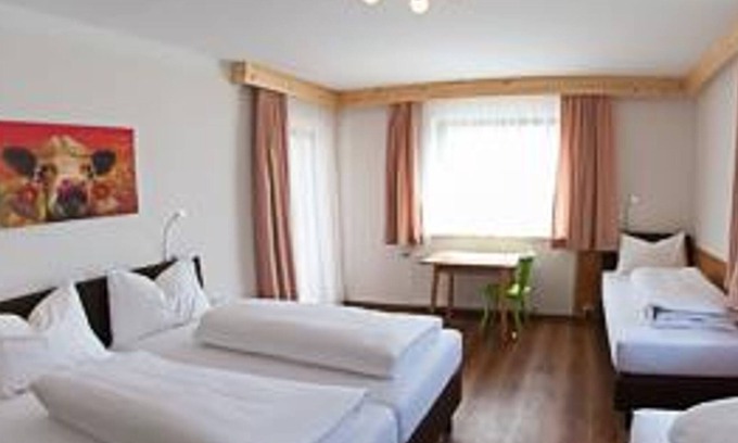 Aich Cottage | Vierbettzimmer mit Dusche, WC - Gästehaus Zum Steirischen Kuss