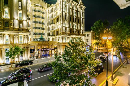 Sabayil Apartment | View Formula 1 street
