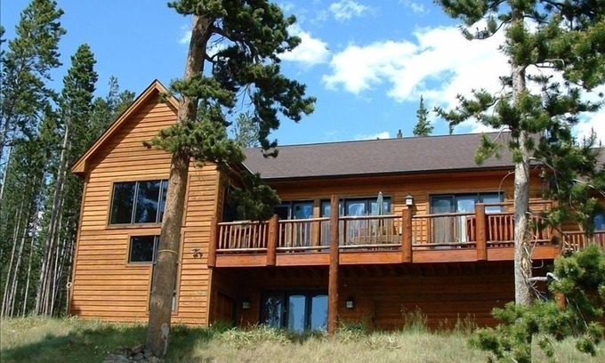 Baldy Mountain House | 'View Manor' - Five Master Suites!