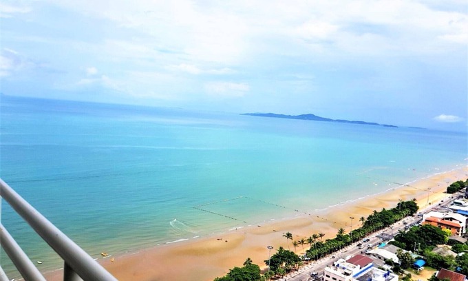 Jomtien Apartment | View Talay 8 Large Studio Apartment With sea View Pattaya