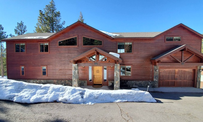 Montgomery Estates House | Views, Hot Tub, Game Room, Close To Casinos, Lake & Skiing
