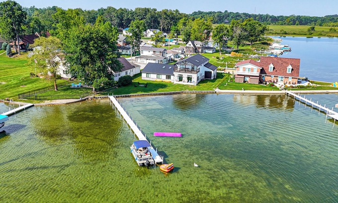 Warsaw Cottage | Views, Swimming & Family Fun: Chapman Lake Retreat