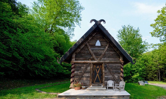Guilford Ski Chalet | Vikings Villages Resort - Double Bed Room