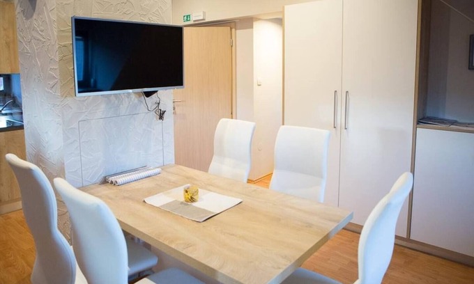 Lesce Apartment | Vila Lesce apartment near Bled with an outdoor seasonal swimming pool