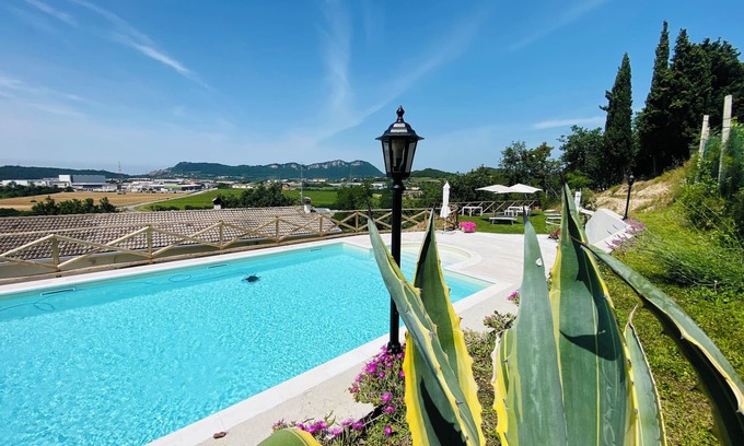 Rivoli Veronese Apartment | Villa Poggio Ulivo Pool-Apartments, 15 minutes by car from Lake Garda-Bardolino