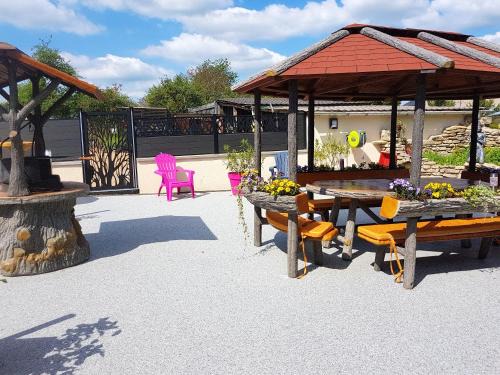 Ottonville Villa | Villa élégante à Ottonville avec piscine privée.