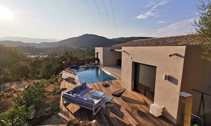 Cirendinu House | Villa, 10 persons, with swimming pool near the sea: casa di arasu